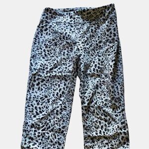 Ladies Leopard Print Capris Size 10